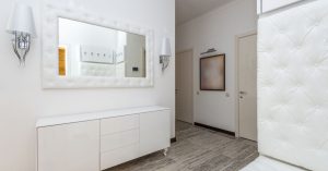 Világos, tiszta beltéri fal, mosható falfesték témához